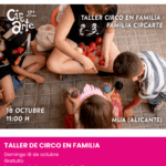 Taller de circo en familia en el Museo de la Universidad de Alicante con actividades de malabares, equilibrios y acrobacias.