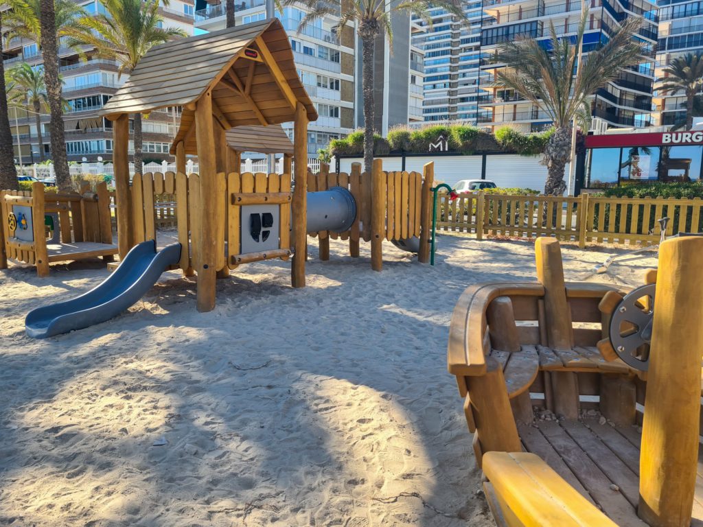 Nuevo parque infantil playa san juan