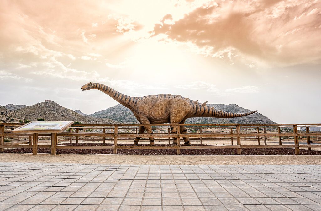 parque Lirainosaurius agost. Planes con niños